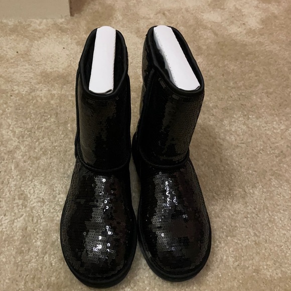UGG Australia Classic Short Sparkles Boots Size 8 Color Black - Picture 1 of 14